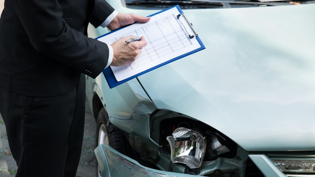 Die Notwendigkeit für Auto- und Versicherungspolicen